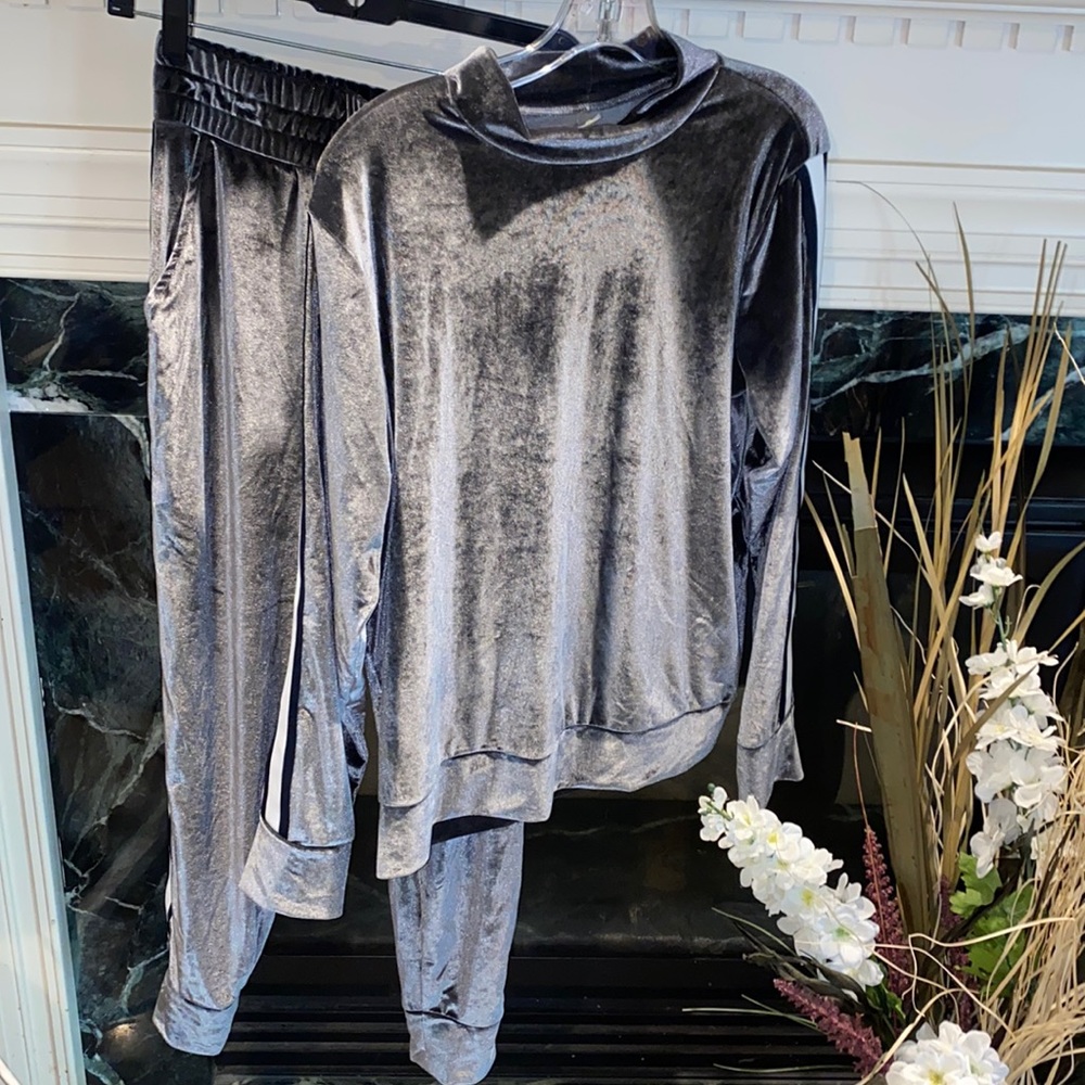 Silver Chic! - image 1